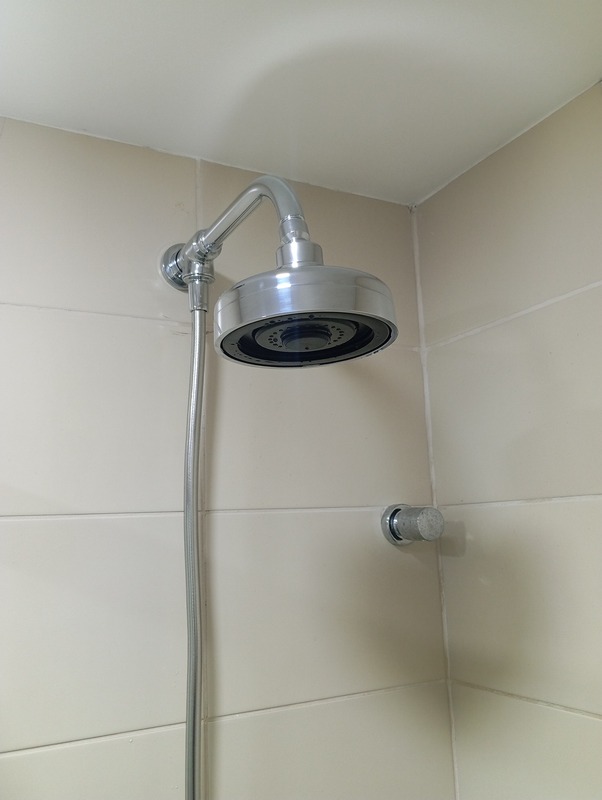 Chuveiro a gás instalado em banheiro