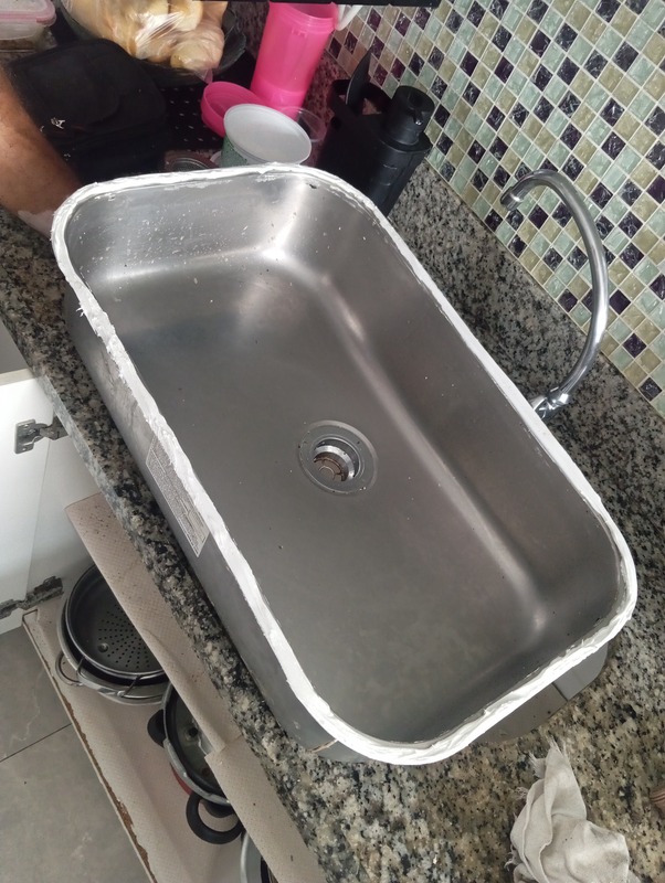 Cuba de inox instalada em bancada